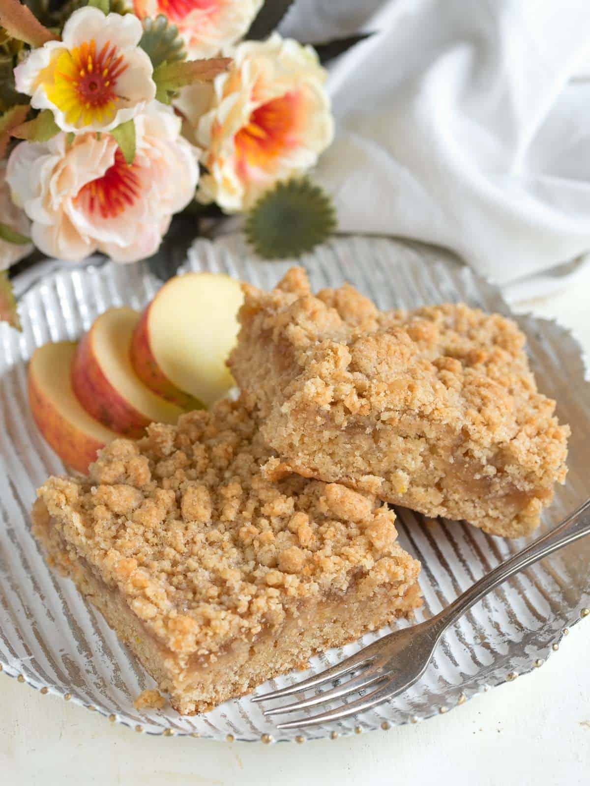 Cinnamon Apple Crumb Cake - Cook Like Czechs